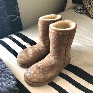 Women’s Uggs size 7
